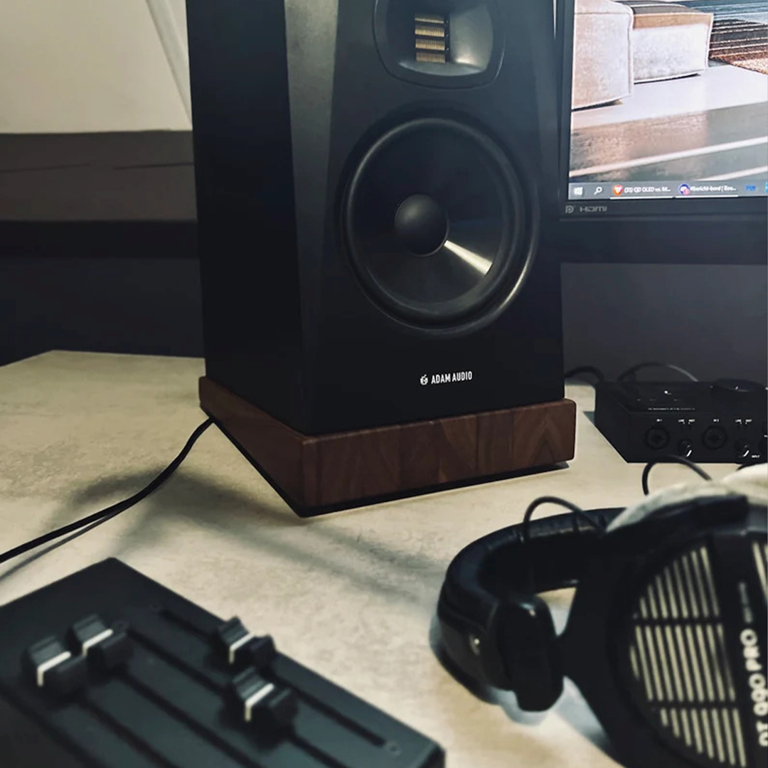 JK003-Högtalarstativ-Studio-valnöt-3